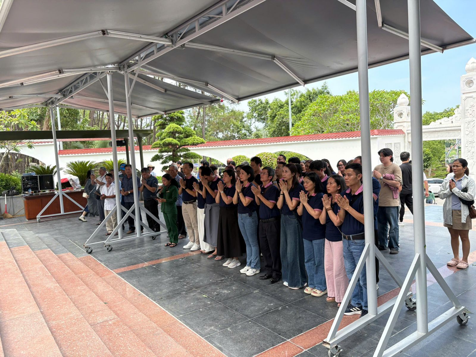 A group of people standing in a lineDescription automatically generated